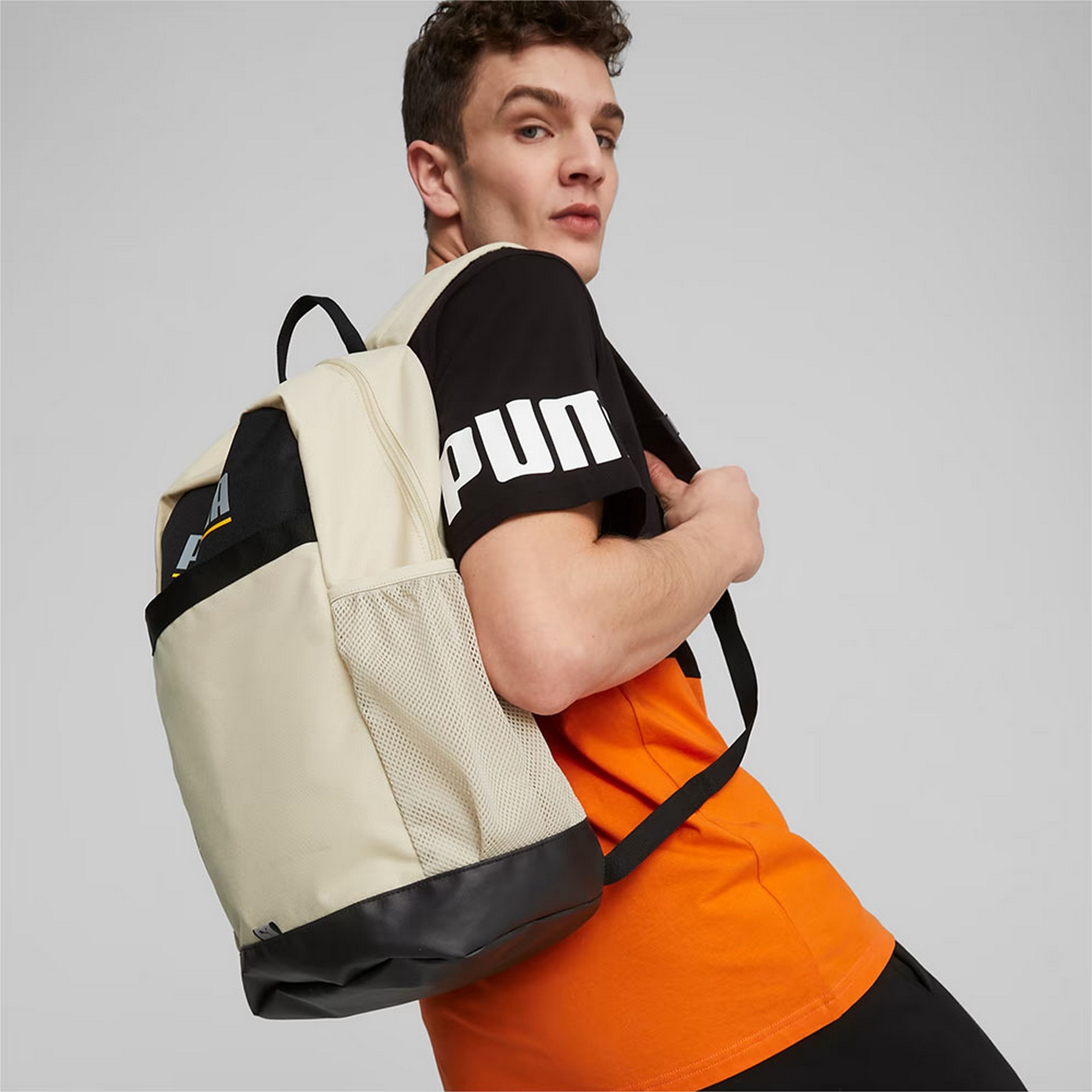 Рюкзак спортивный 47x32x14см, 21л Puma Plus Backpack 09034605 Бежевый 2000_2000